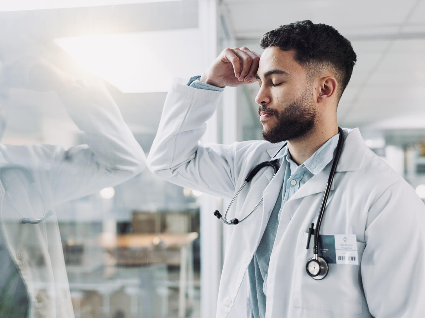 gestresster Arzt in Klinik