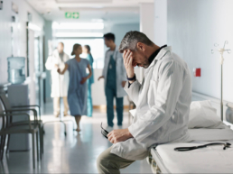Burnout bei Ärzten: Wie Zeitarbeit zur mentalen Entlastung beitragen kann